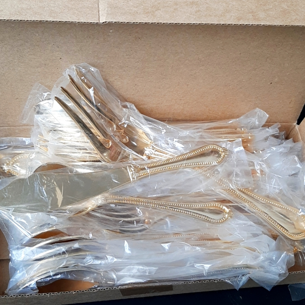 12 pl. Setting gold plate flateware +3